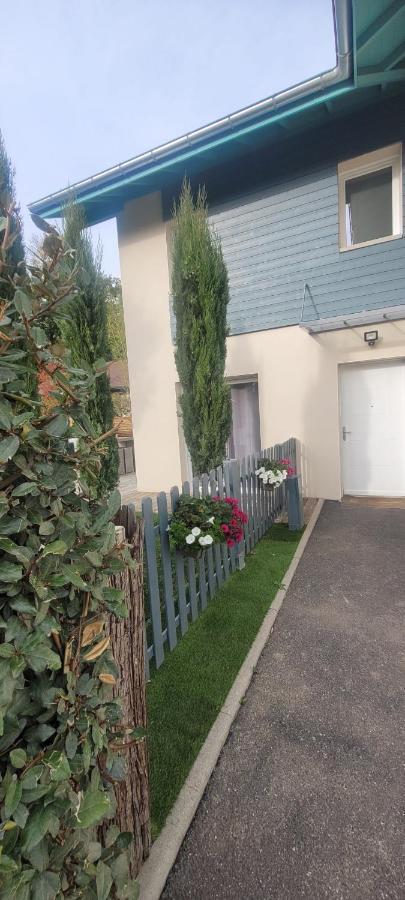 סנט-ז'וריו La Maison Du Port, Une Exclusivite Lla Selections By Location Lac Annecy מראה חיצוני תמונה