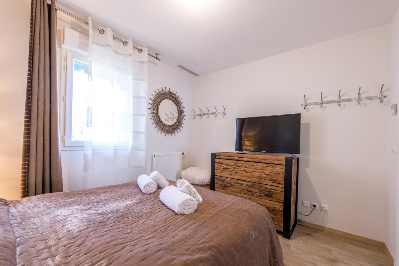 סנט-ז'וריו La Maison Du Port, Une Exclusivite Lla Selections By Location Lac Annecy מראה חיצוני תמונה